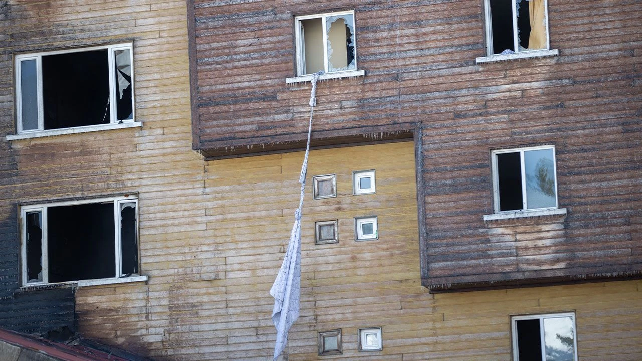 Kartalkaya'daki yangın faciası ile ilgili çok çarpıcı tespitler! Uzman isim yangının çıkış sebebini TGRT Haber'de açıkladı - 6. Resim
