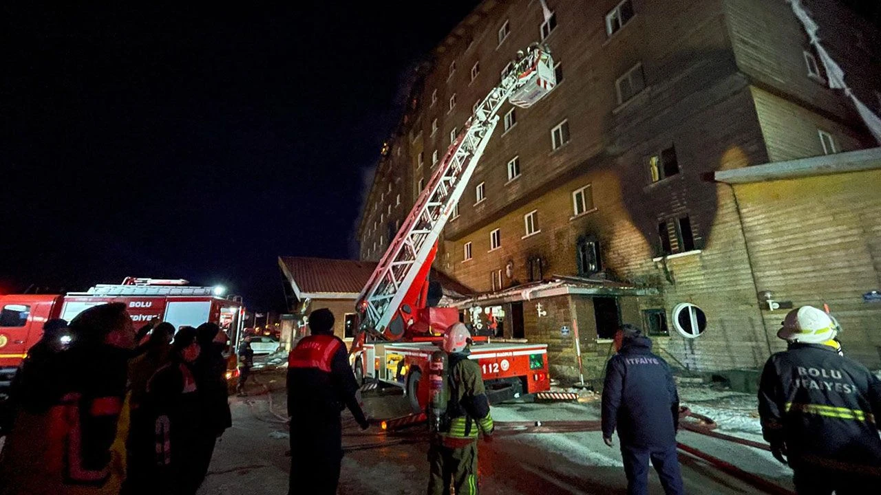 Kartalkaya'daki yangın faciası ile ilgili çok çarpıcı tespitler! Uzman isim yangının çıkış sebebini TGRT Haber'de açıkladı - 10. Resim