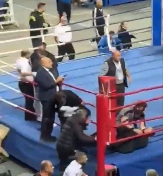 Antalya'da kick boks maçında ortalık savaş alanına döndü! - 1. Resim