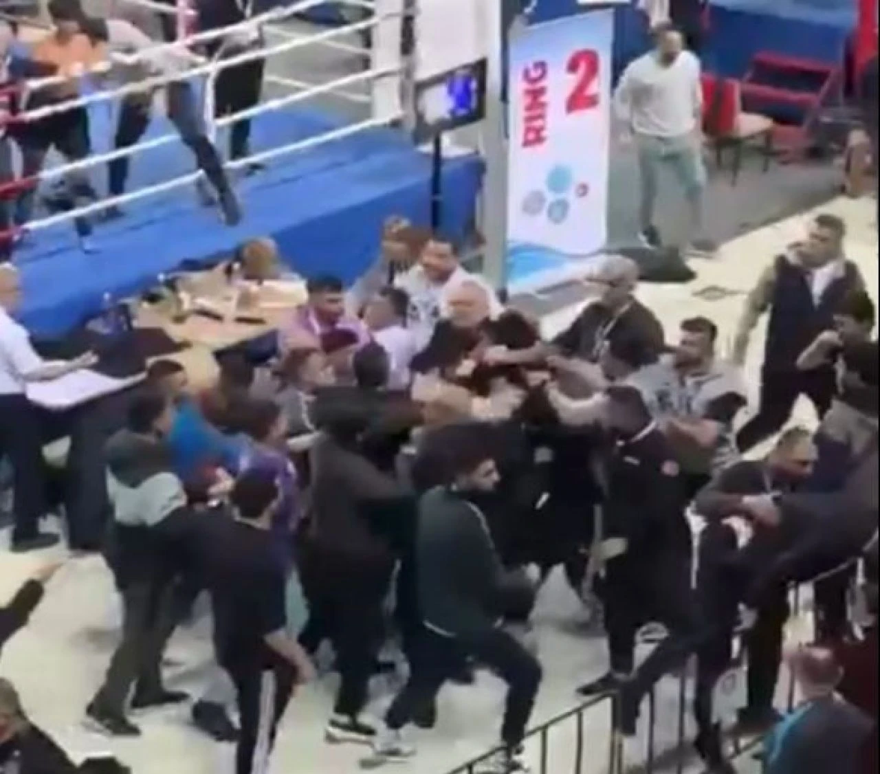 Antalya'da kick boks maçında ortalık savaş alanına döndü! - 3. Resim