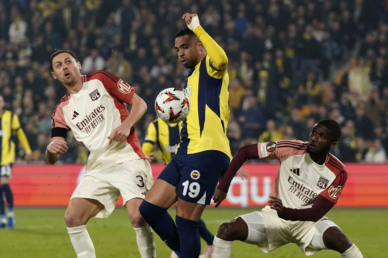 Fenerbahçe Lyon maçı kaç kaç bitti? Fenerbahçe tur şansını son haftaya bıraktı