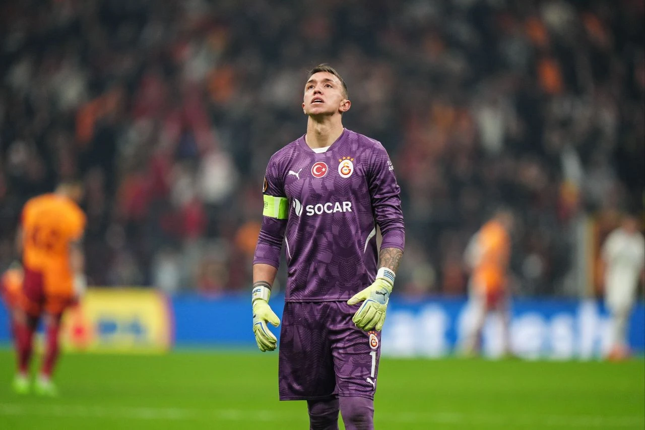 Fernando Muslera'nın gözyaşları! Islıklı protesto sonrası hüngür hüngür ağladı - 4. Resim