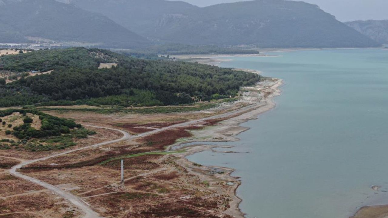 İzmir kuralığın eşiğinde! Barajlar alarm verdi: Su seviyesi kritik düzeyde