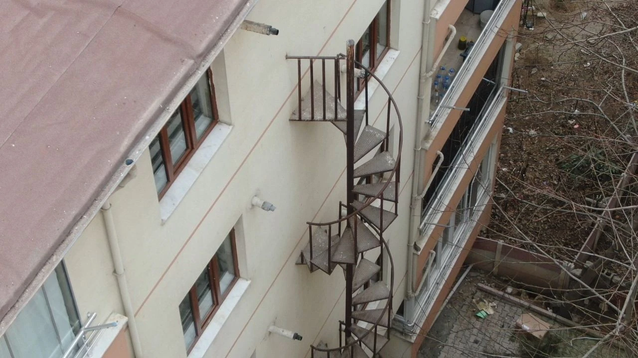 Kartalkaya faciası da ders olmadı! Elazığ’da dehşete düşüren 'yangın merdiveni'