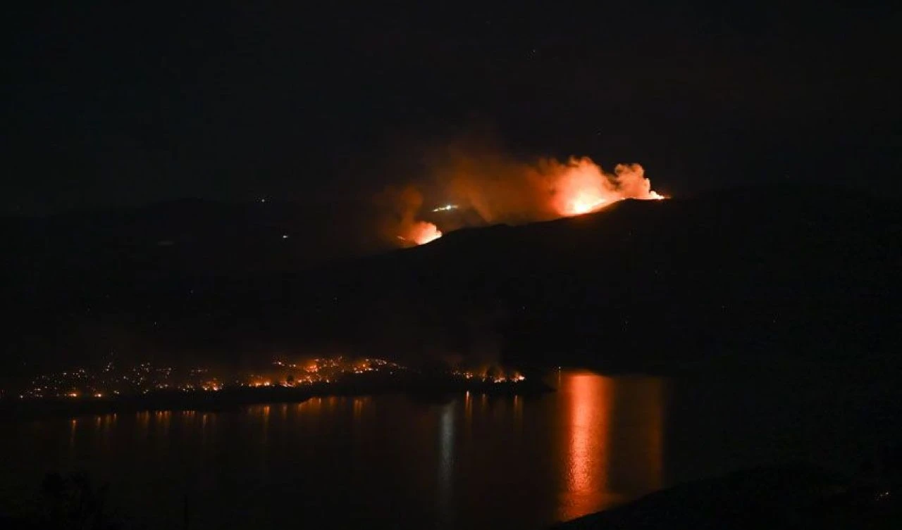 Los Angeles'ta patlak veren son korkunç orman yangını Hughes! Bu kez riskler daha fazla Los Angeles'ta patlak veren son korkunç orman yangını Hughes! Bu kez riskler daha fazla - 1. Resim