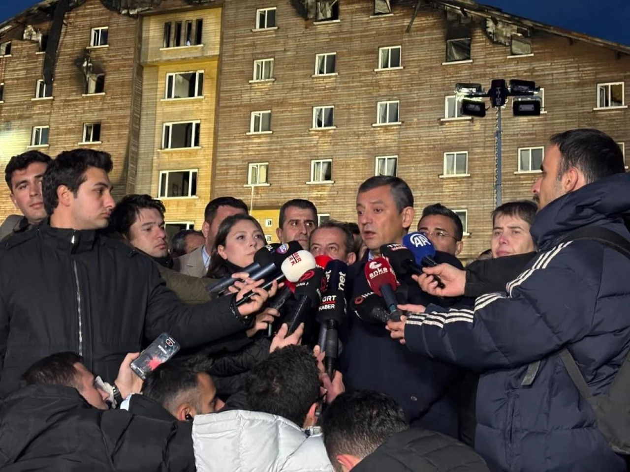 Özgür Özel'den Kartalkaya çağrısı! Yangın faciası için 5 kritik soru sordu - 3. Resim