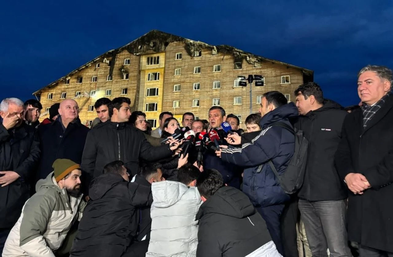 Özgür Özel'den Kartalkaya çağrısı! Yangın faciası için 5 kritik soru sordu - 2. Resim