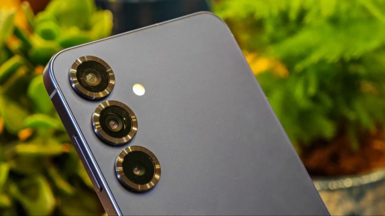 Samsung Galaxy S25 vs Apple iPhone 16: İki model arasındaki farklar