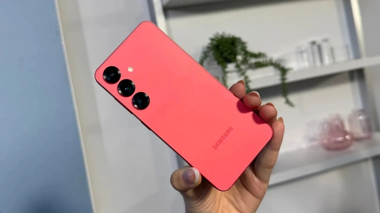 Samsung Galaxy S25 vs Apple iPhone 16: İki model arasındaki farklar