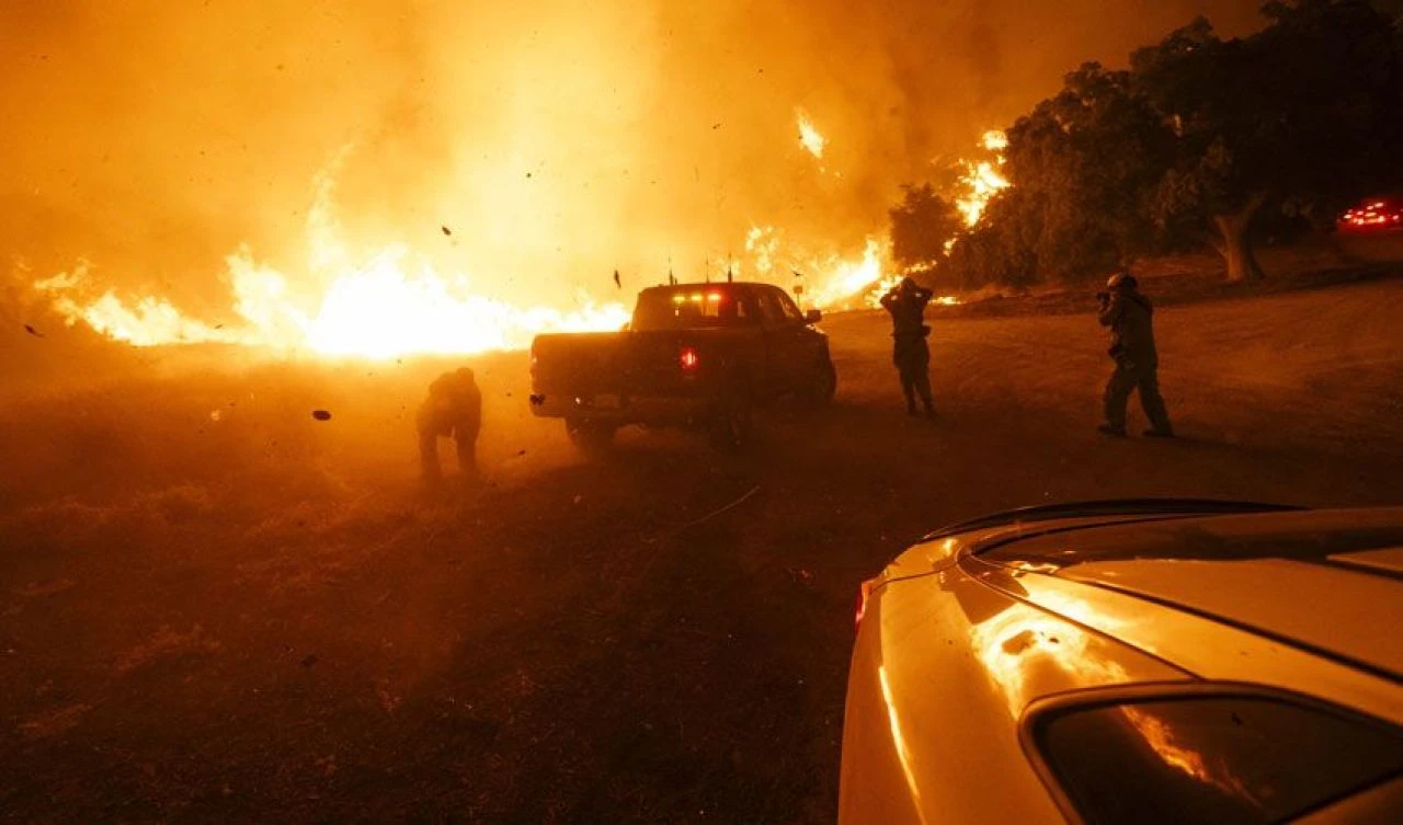 ABD'nin başı afetlerle belada! Bir yanda yangın bir yanda kar fırtınası: Can kaybı artıyor