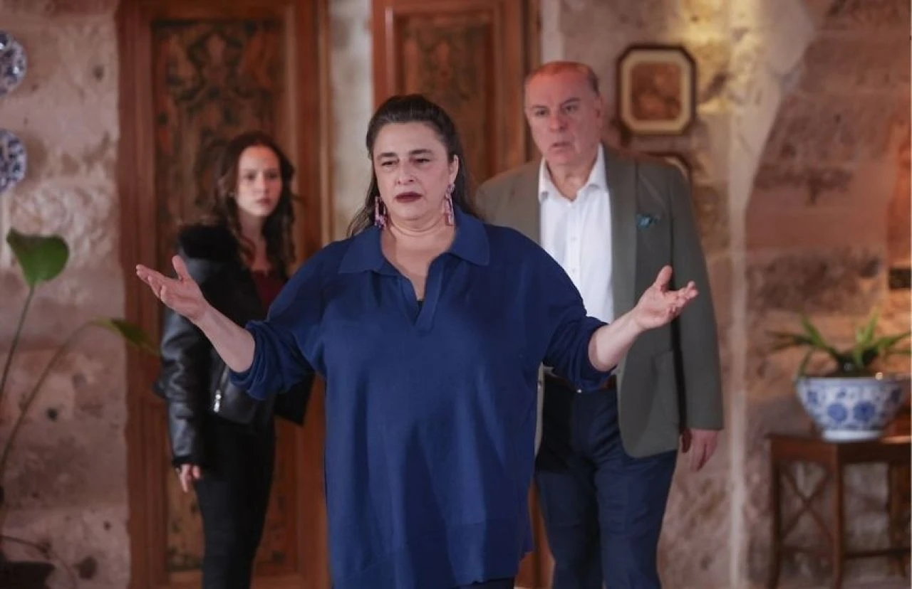 Esra Dermancıoğlu, Burak Sergen ile kavga ettiği iddiaları hakkında konuştu! - 2. Resim