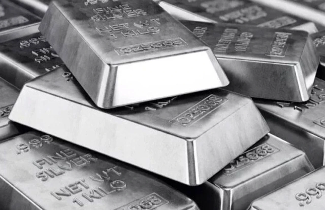 Gümüş 2025'te parlayacak: Güneş enerjisi sektörü fiyatları yükseltecek - 1. Resim