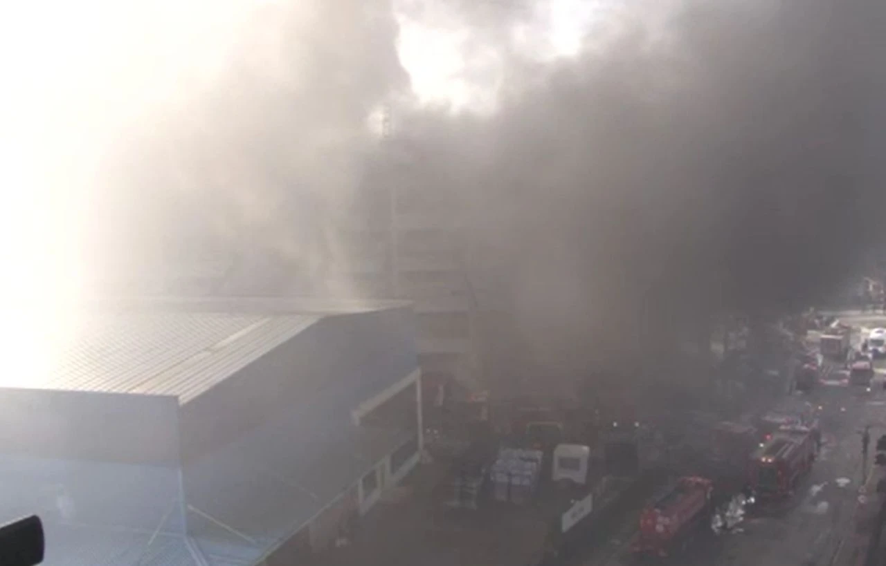 İstanbul Sultanbeyli'nde yangın mı çıktı? İtfaiyenin söndürme çalışmaları devam ediyor - 2. Resim