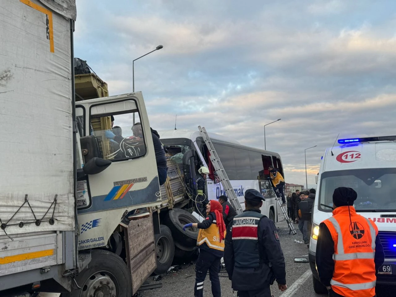 Konya'da zincirleme trafik kazası: Çok sayıda ölü ve yaralı var
