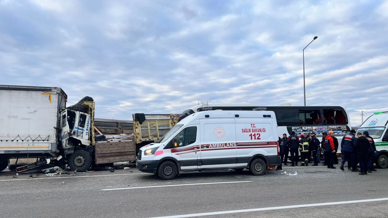 Konya'da zincirleme trafik kazası: Çok sayıda ölü ve yaralı var