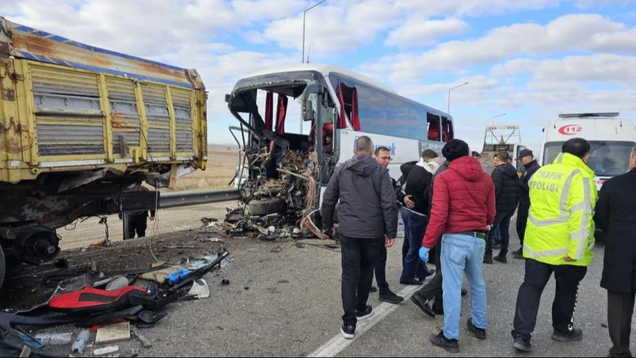 Konya'da zincirleme trafik kazası: Çok sayıda ölü ve yaralı var