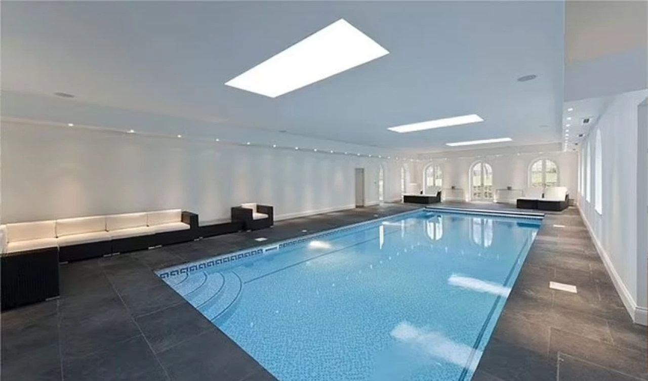 Osmanlı torununun evinde Adele sadece 6 ay kaldı o günden beri lüks malikane satılamıyor - 9. Resim