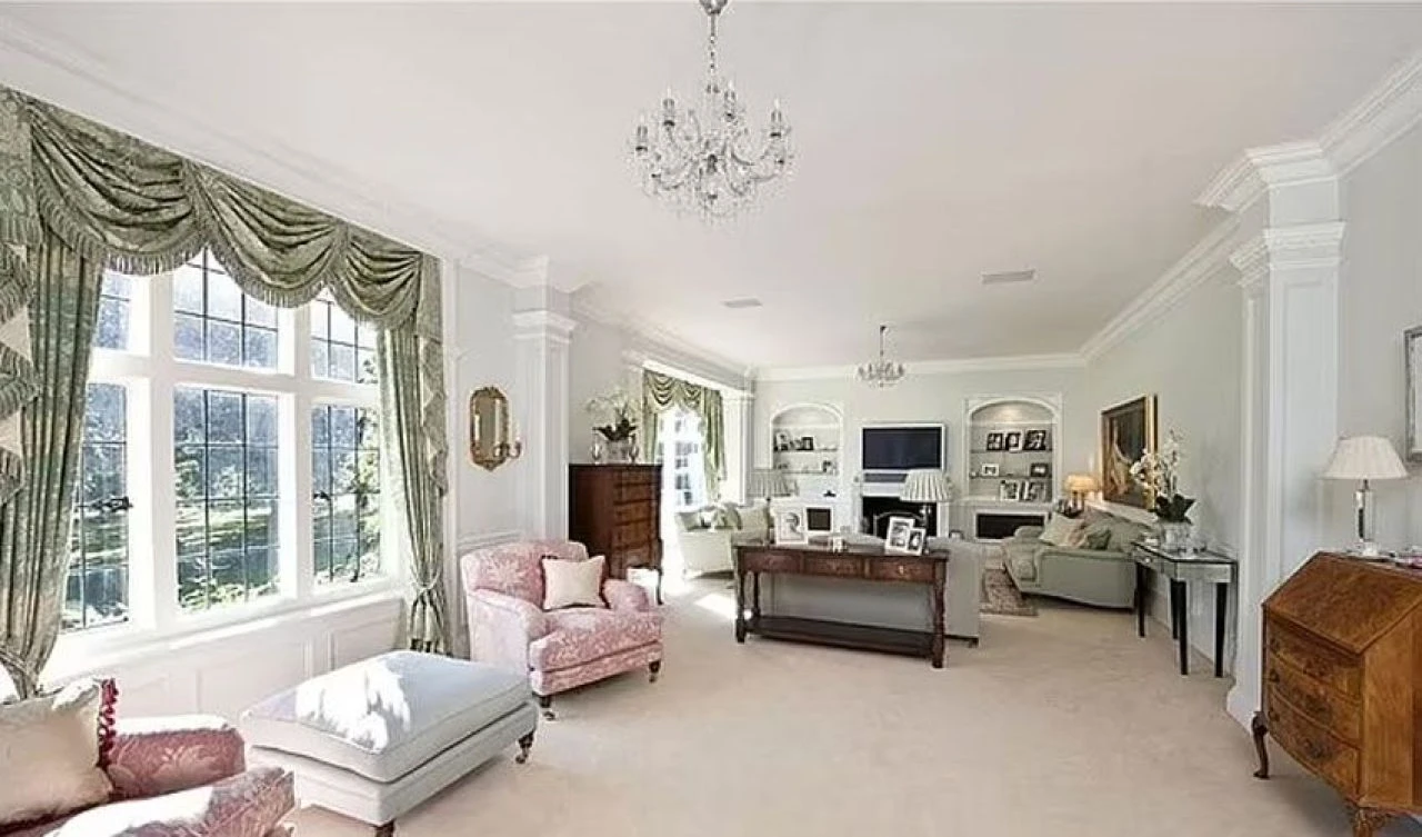 Osmanlı torununun evinde Adele sadece 6 ay kaldı o günden beri lüks malikane satılamıyor - 8. Resim