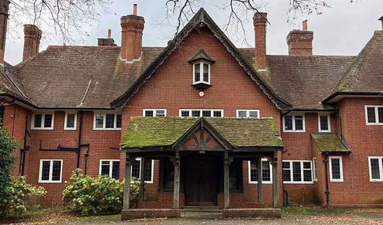 Osmanlı torununun evinde Adele sadece 6 ay kaldı o günden beri lüks malikane satılamıyor - 3. Resim