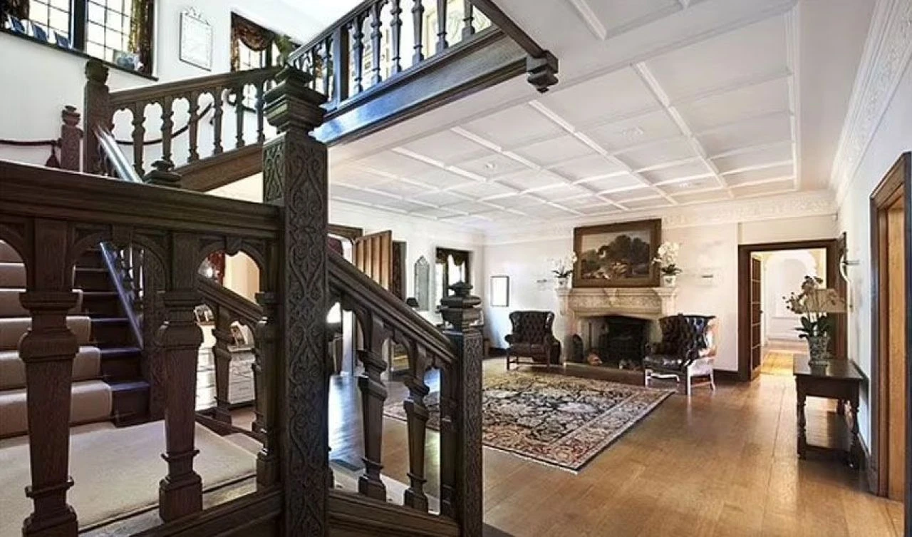 Osmanlı torununun evinde Adele sadece 6 ay kaldı o günden beri lüks malikane satılamıyor - 6. Resim