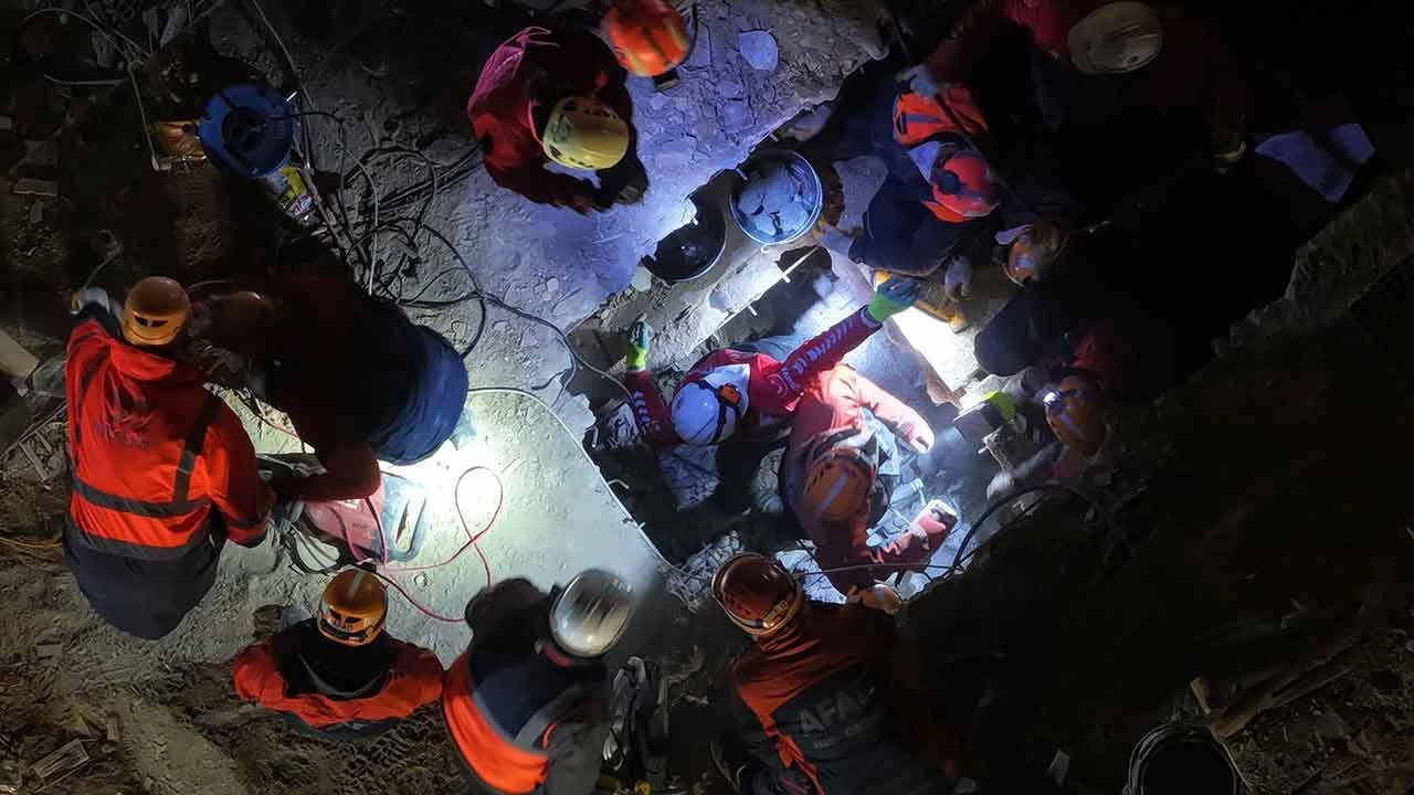 Konya'da çöken binayla ilgili 'kolanlar kesildi' iddiası! Bakan Yerlikaya açıkladı - 1. Resim