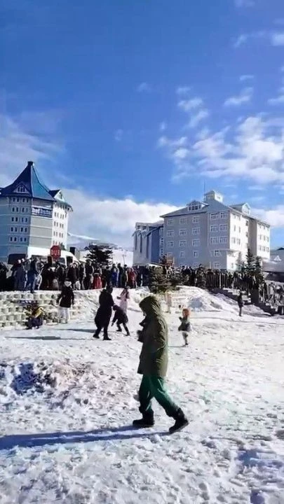 Ilgaz Dağı ve Erciyes akına uğradı, yoğunluk böyle görüntülendi: Kayak tutkunları doyasıya eğleniyor - 4. Resim