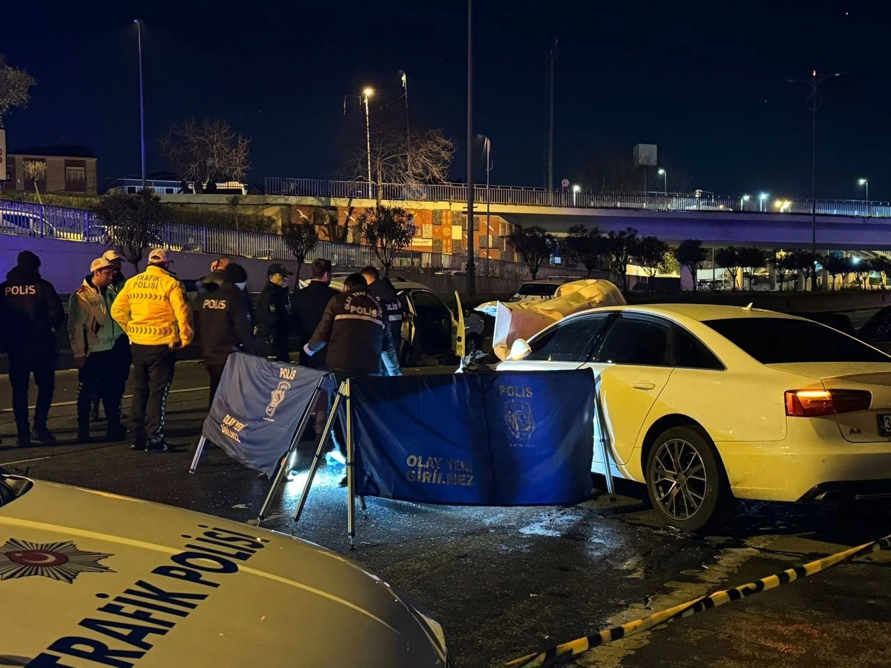 İstanbul'da korkunç zincirleme kaza! Tek ölen motosiklet sürücüsü, 9 da yaralı var