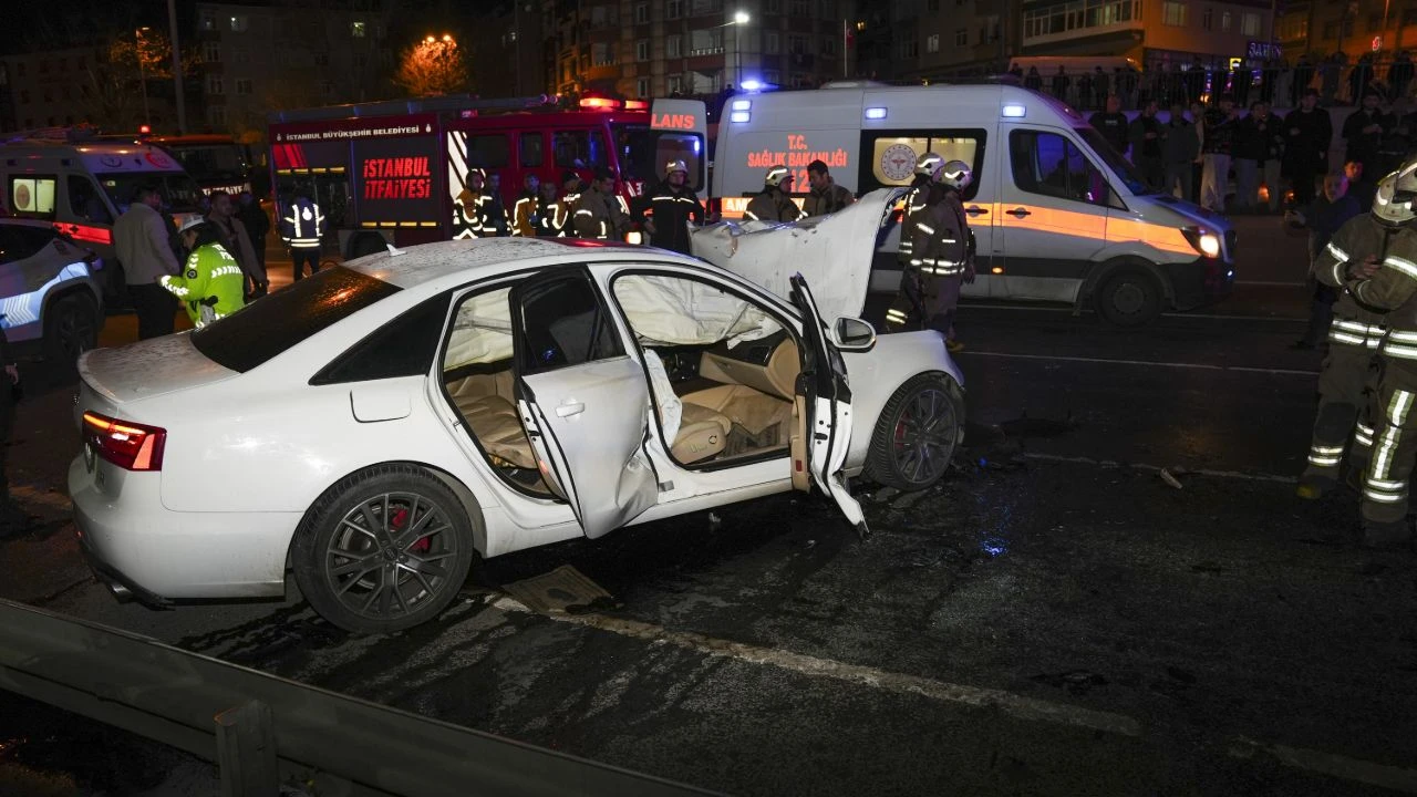 İstanbul'da korkunç zincirleme kaza! Tek ölen motosiklet sürücüsü, 9 da yaralı var