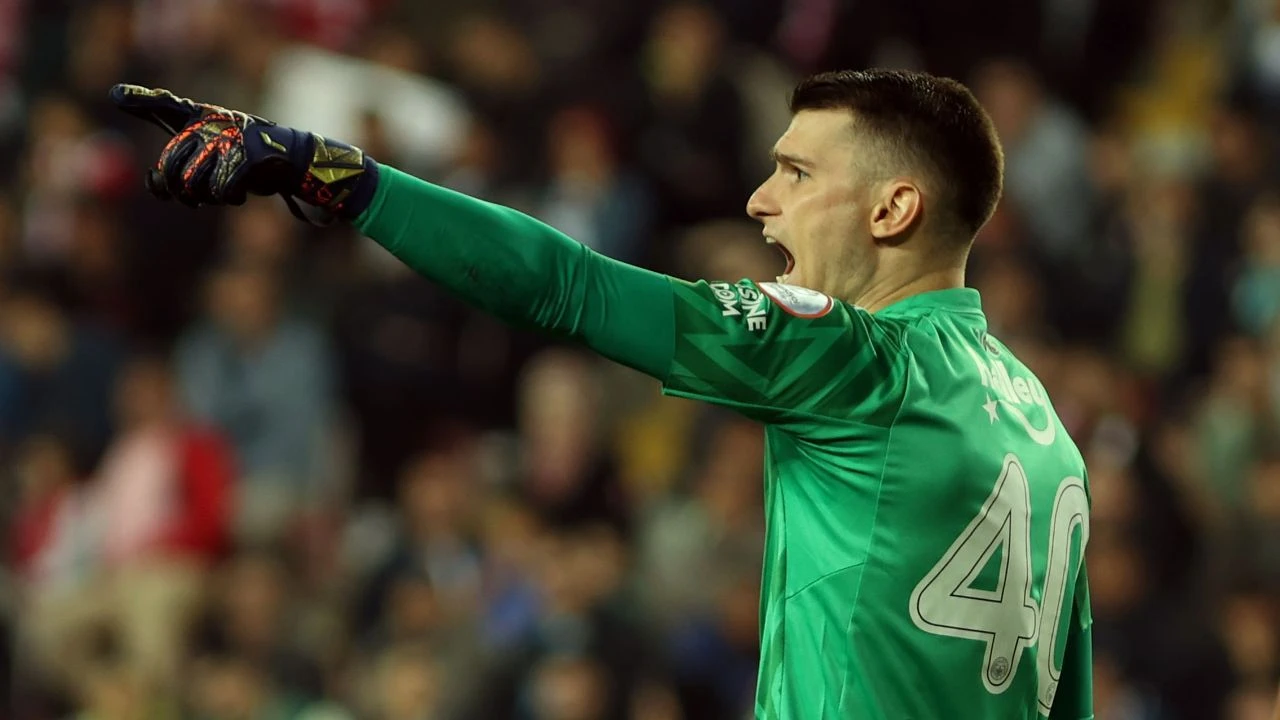 Livakovic'in Fenerbahçe-Göztepe maçında neden olmadığı gündem oldu! Sakatlık durumu ve ne zaman döneceği merak edildi - 2. Resim