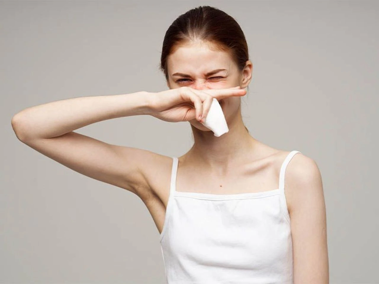 Tek taraflı burun tıkanıklığı nasıl geçer? Sabah uyanırken tek taraflı burun tıkanıklığına ne iyi gelir?