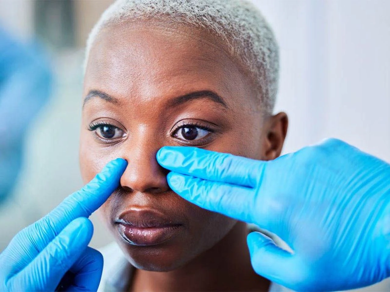 Tek taraflı burun tıkanıklığı nasıl geçer? Sabah uyanırken tek taraflı burun tıkanıklığına ne iyi gelir?