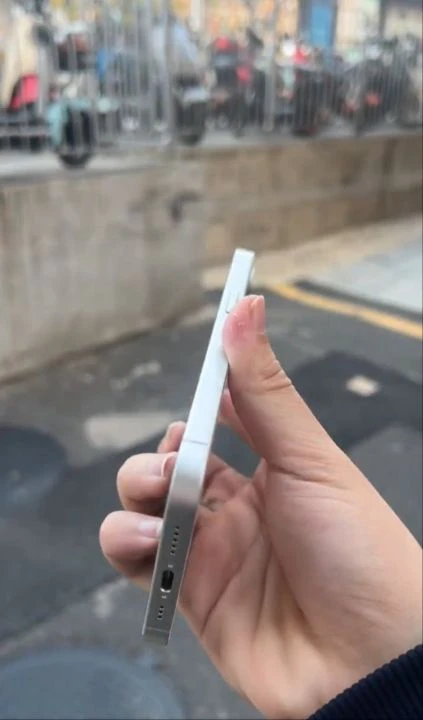 Uygun fiyatlı iPhone SE 4 geliyor! Peynir ekmek gibi satacak, tasarımı ortaya çıktı - 2. Resim