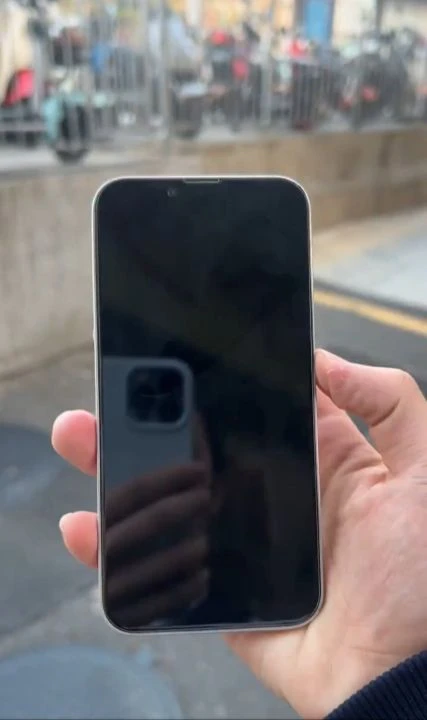 Uygun fiyatlı iPhone SE 4 geliyor! Peynir ekmek gibi satacak, tasarımı ortaya çıktı - 1. Resim