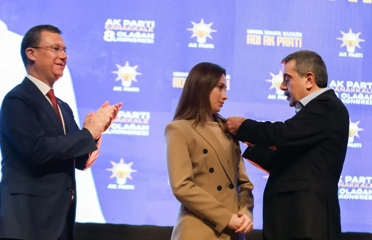 Zeynep Çelik kimdir? Türkiye'nin en genç belediye başkanı AK Parti’ye geçti - 1. Resim