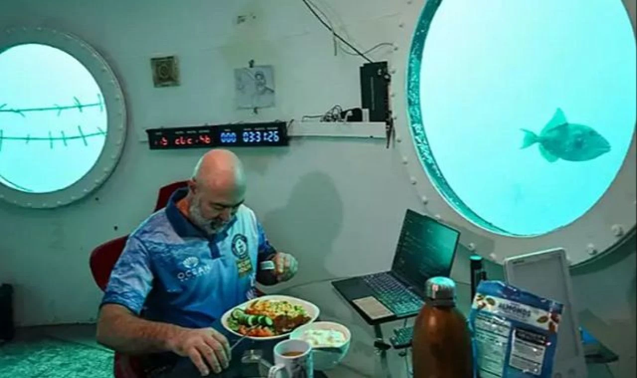 120 gün su altında yaşadı! Guinness Dünya Rekorları Kitabı'na adını yazdırdı - 2. Resim