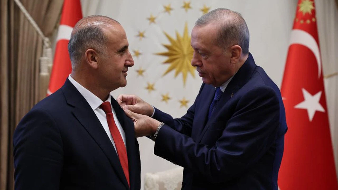 Aydın’da CHP’li meclis üyesi Serkan Güvenç AK Parti’ye katıldı! - 2. Resim