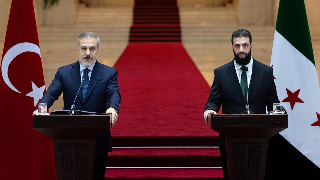 Dışişleri Bakanı Hakan Fidan'dan Suriye'deki silahlı gruplara çağrı: Gidin milli orduya katılın - 2. Resim