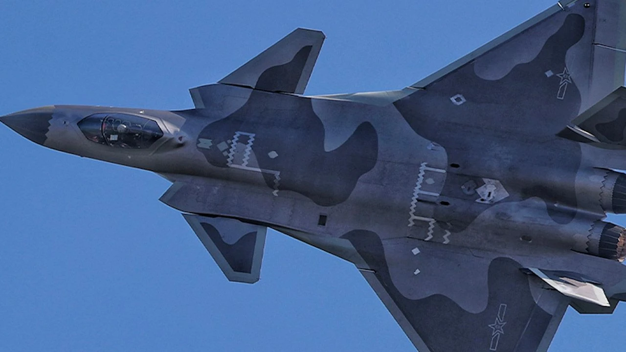 F-22 savaş uçağının resmen kabusu oldu: J-20 kritik testten geçti