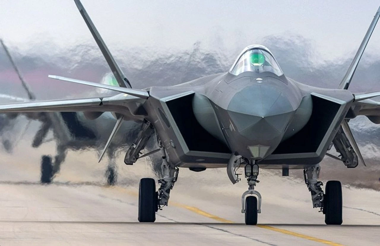 F-22 savaş uçağının resmen kabusu oldu: J-20 kritik testten geçti - 1. Resim