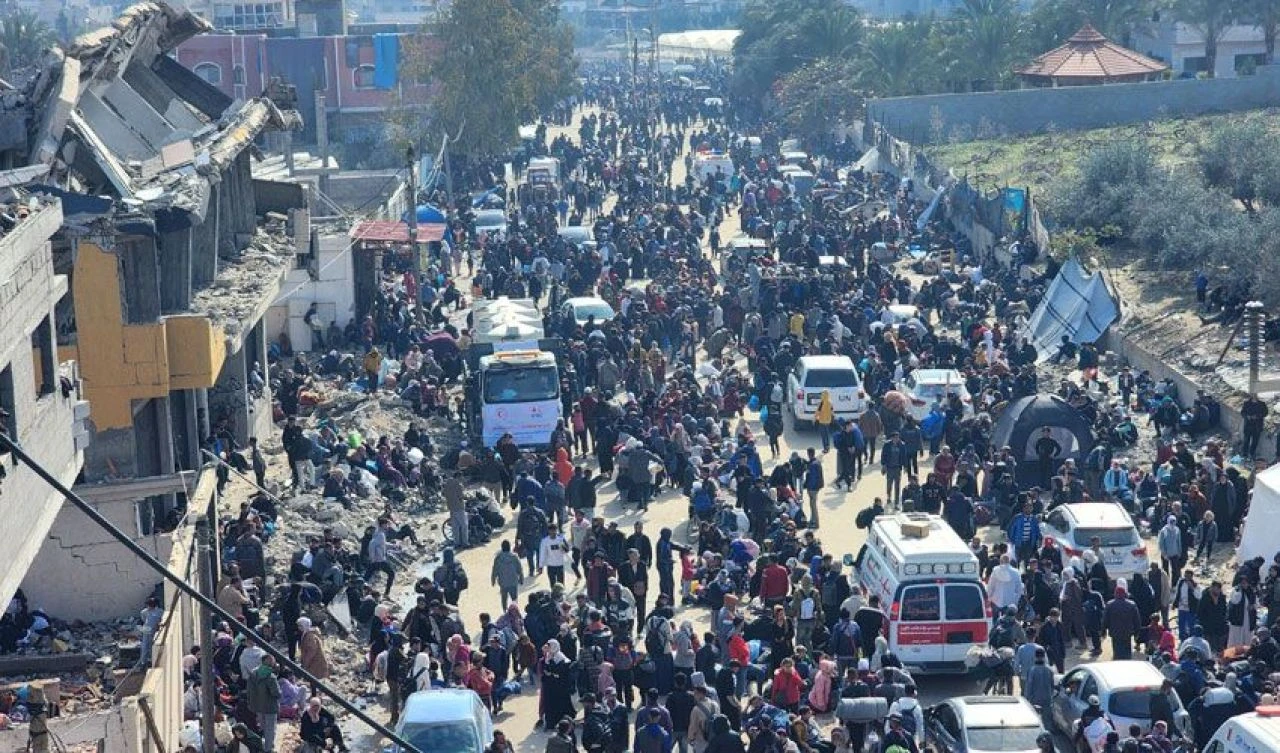 İsrail ve Hamas arasındaki rehine krizi çözüldü: Binlerce Filistinli yollara döküldü