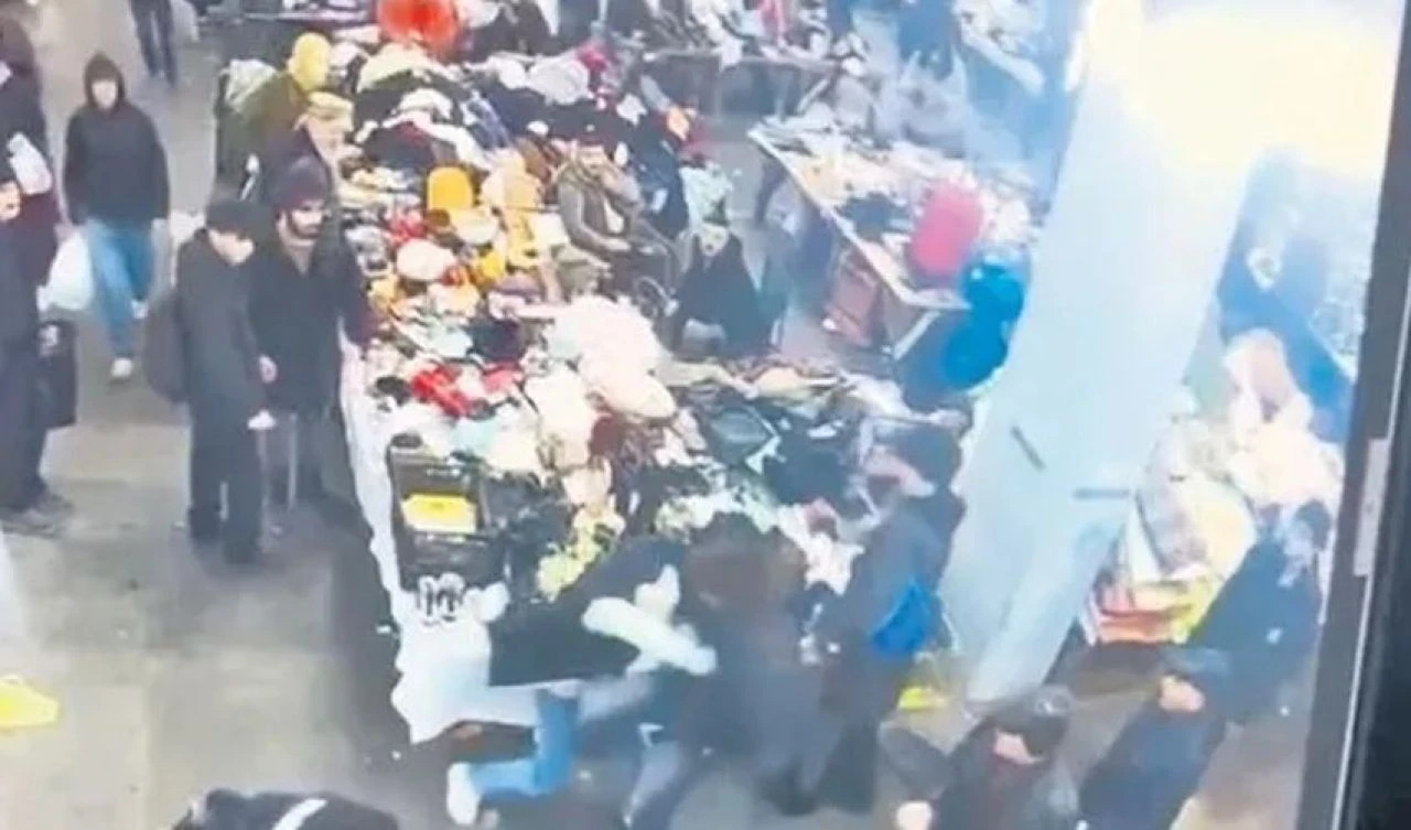 Kadıköy bit pazarında korkunç olay! İtalyan şef Andrea Minguzzi'nin oğluna bıçaklı saldırı - 1. Resim