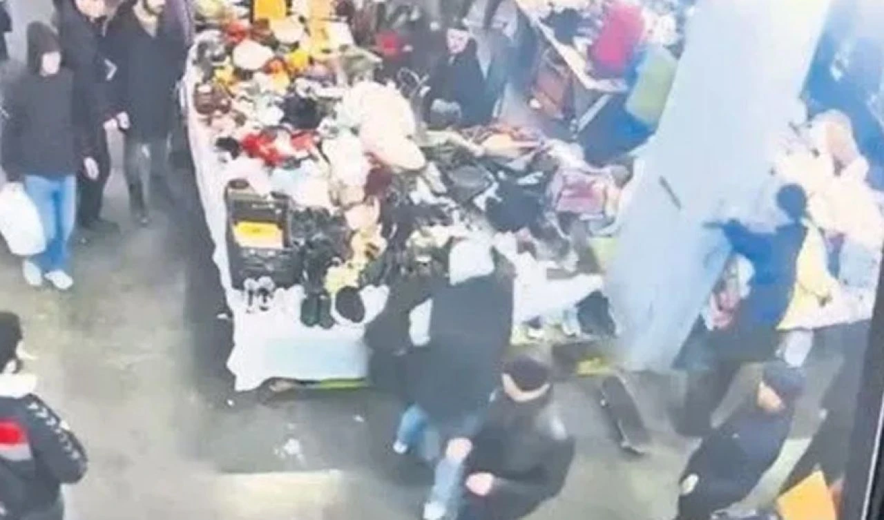 Kadıköy bit pazarında korkunç olay! İtalyan şef Andrea Minguzzi'nin oğluna bıçaklı saldırı - 3. Resim