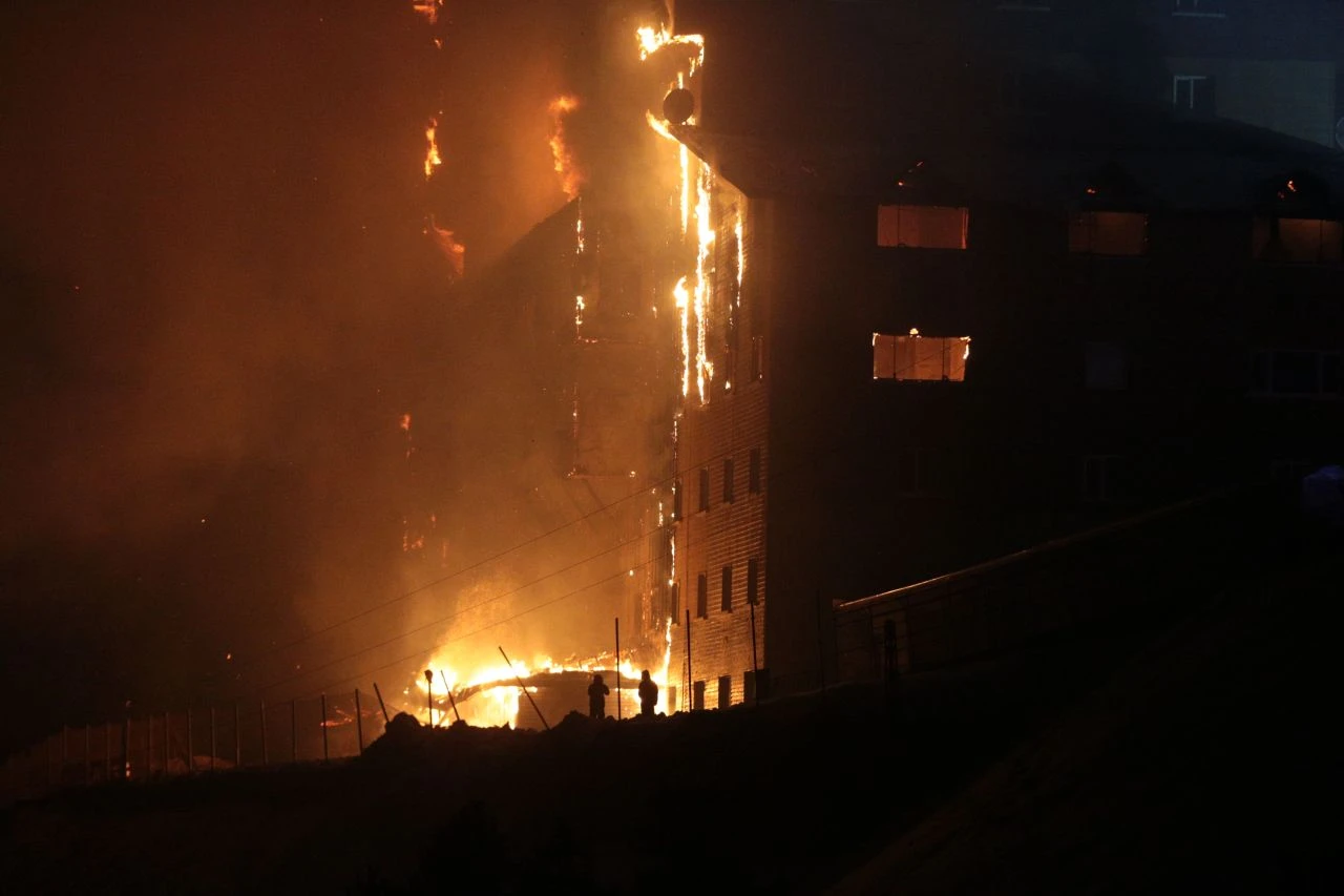Otel yangınında ilk itiraf! Facia göz göre göre gelmiş: "Masraflı diye yapmadık" - 2. Resim