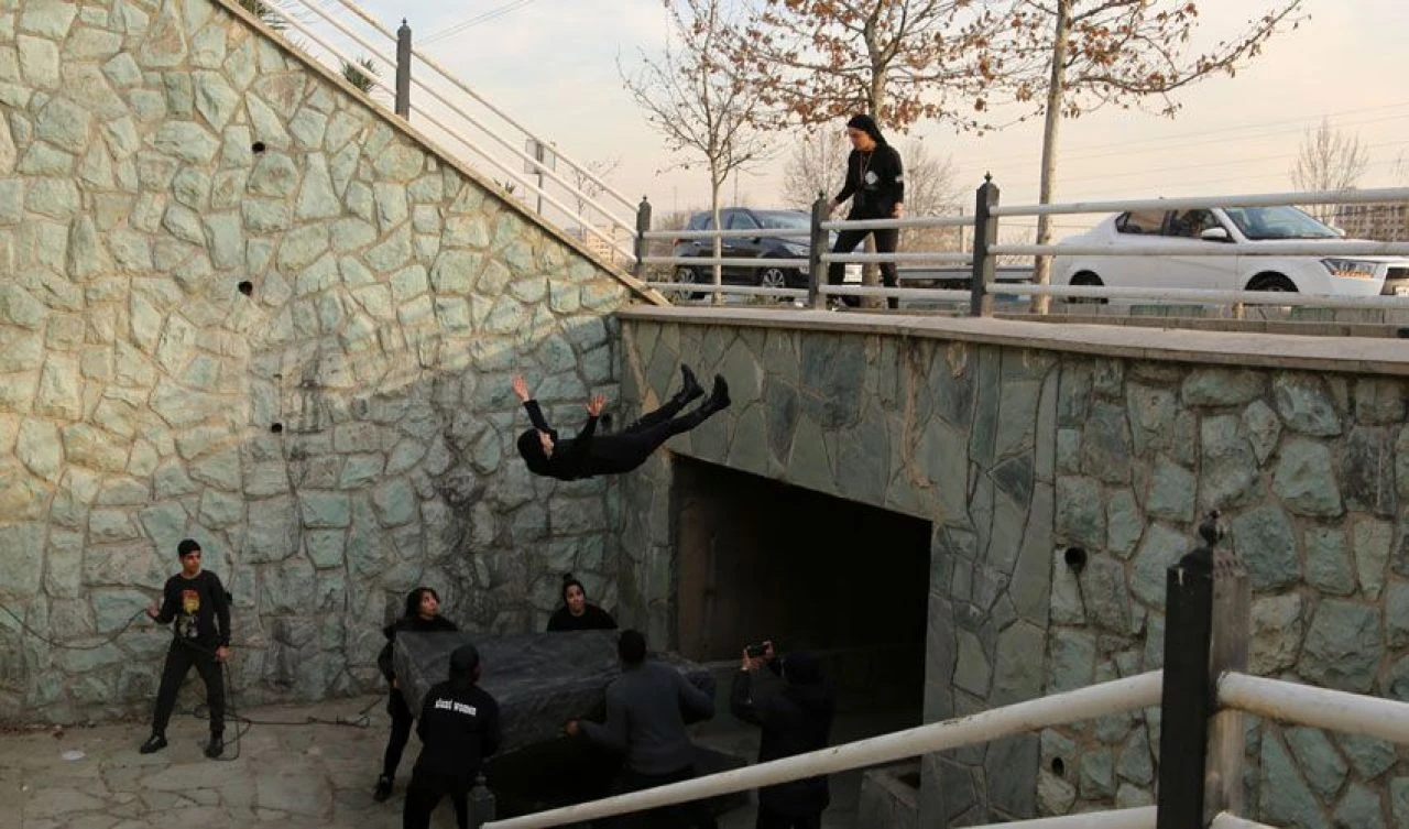 Riskli sahnelerin başrolleri kadın dublörler yetenekleriyle hayran bıraktılar! İşte o adrenalin dolu anlar - 4. Resim