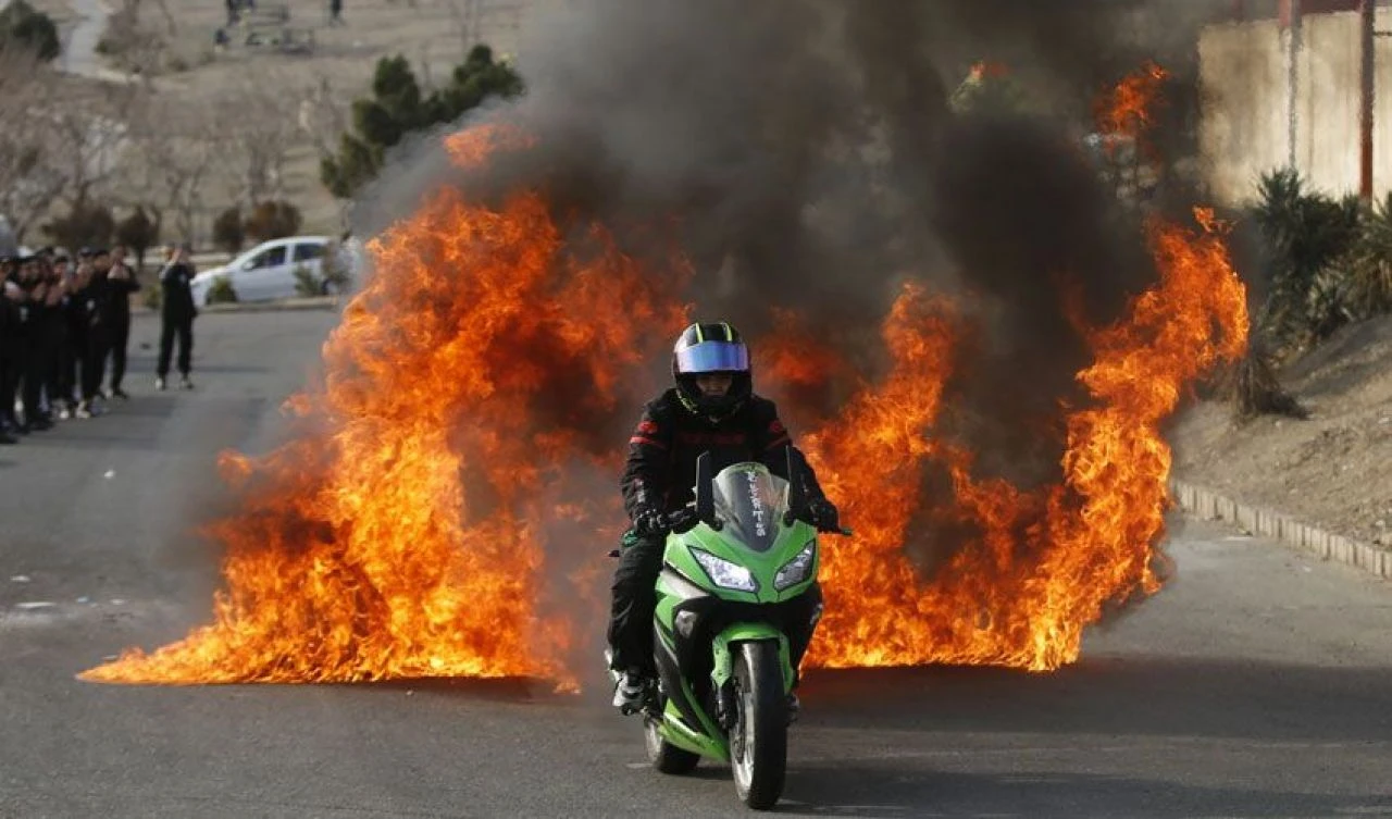 Riskli sahnelerin başrolleri kadın dublörler yetenekleriyle hayran bıraktılar! İşte o adrenalin dolu anlar - 10. Resim