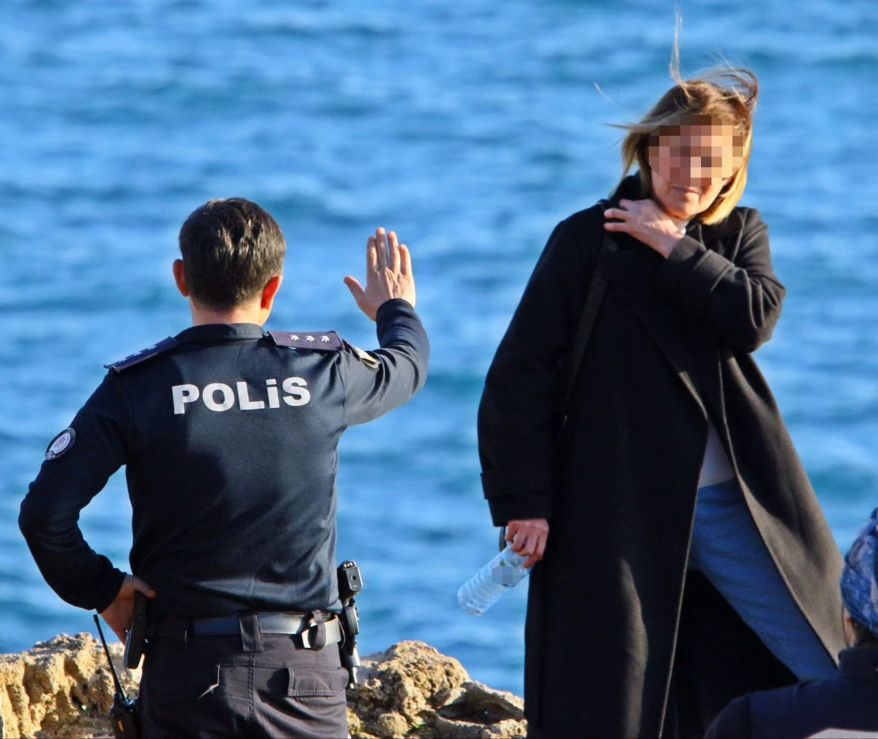 Annesinin ölümüyle bunalıma girdi, uçurumun kenarında 4 saat ecel teri döktürdü - 1. Resim