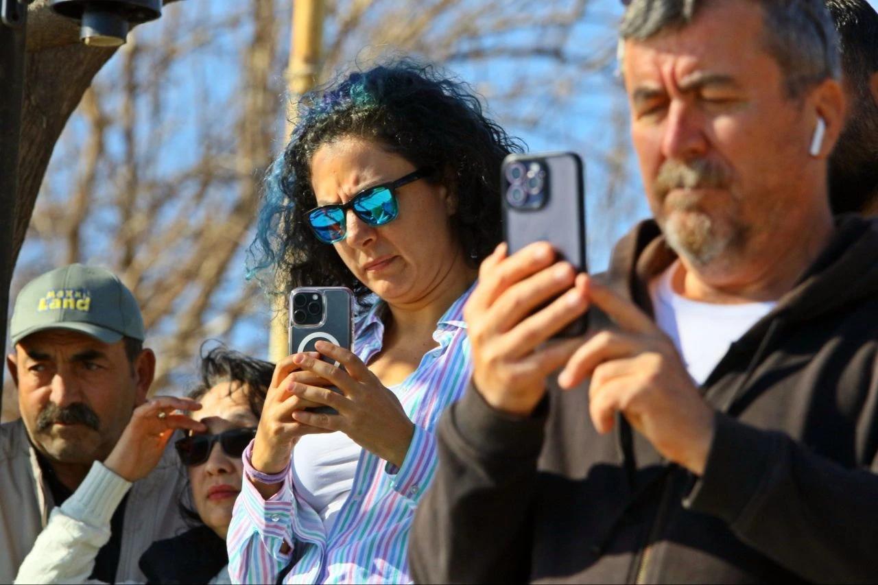 Annesinin ölümüyle bunalıma girdi, uçurumun kenarında 4 saat ecel teri döktürdü - 2. Resim