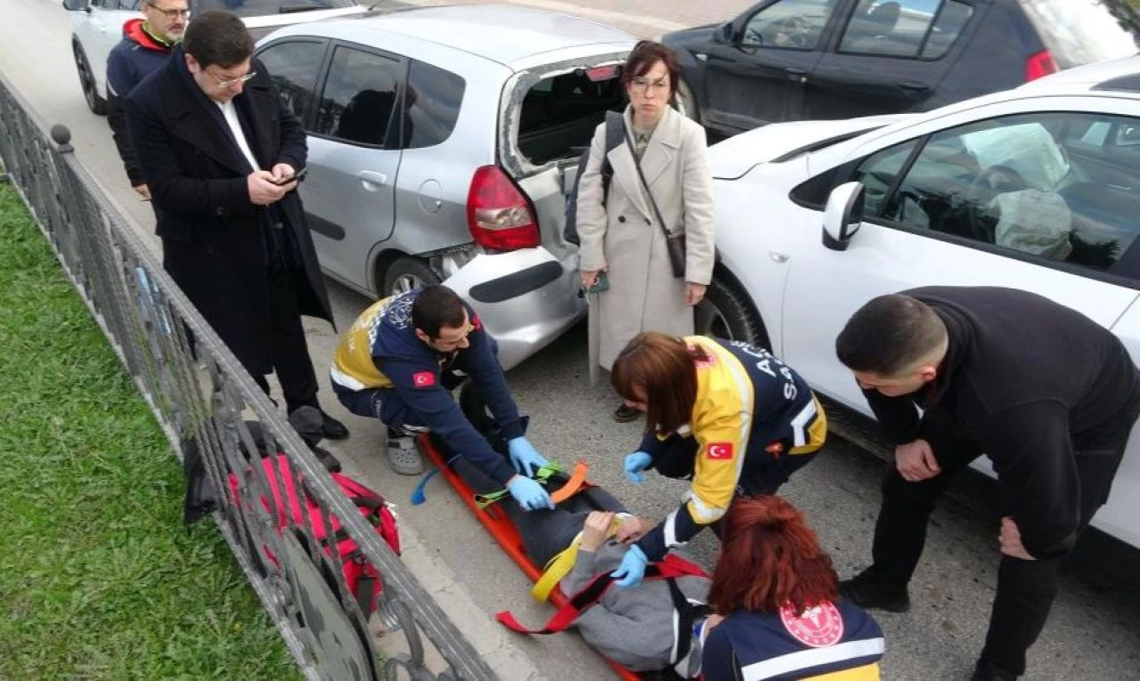 Çanakkale Belediye Başkanı Muharrem Erkek trafik kazası geçirdi