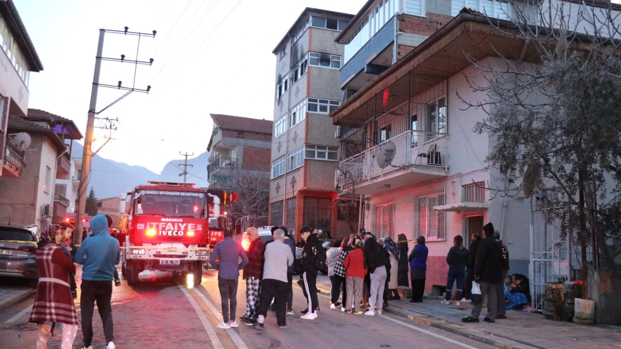 Denizli'de kahreden olay! Evdeki yangında bebeğini pencereden attı: Genç anne alevlerin arasında kaldı