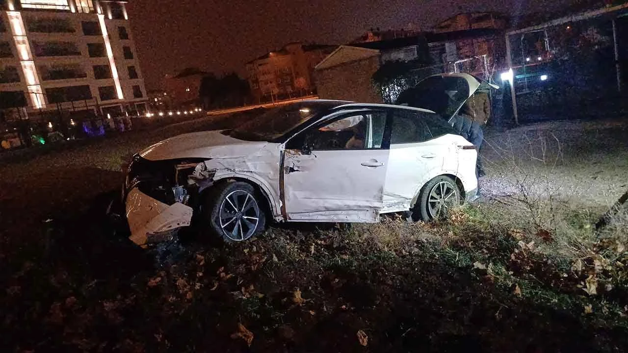 İnanılmaz kurtuluş! İki araca çarptı, burnu bile kanamadı